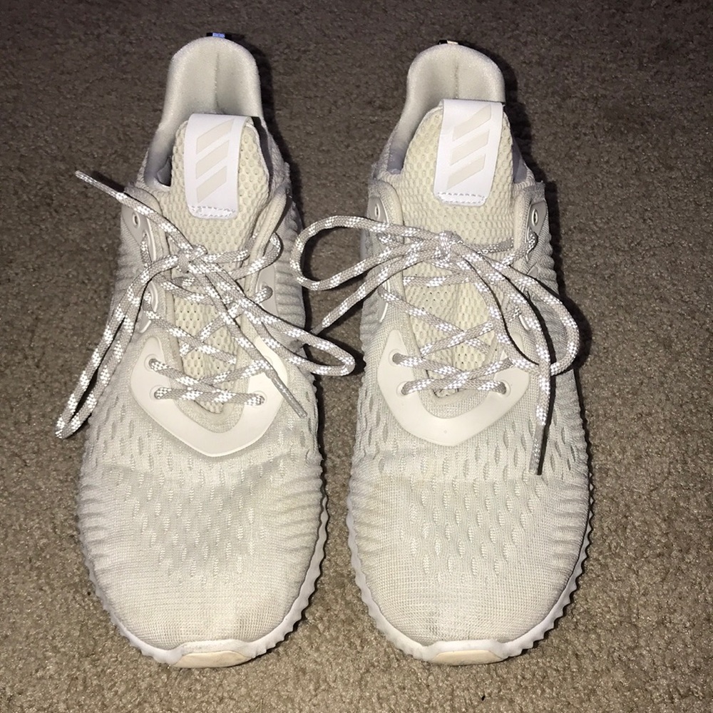 Cream Adidas AlphaBounce